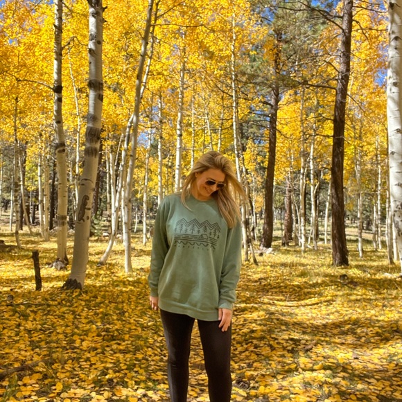 Wanderlust Sweatshirt - Picture 3 of 4